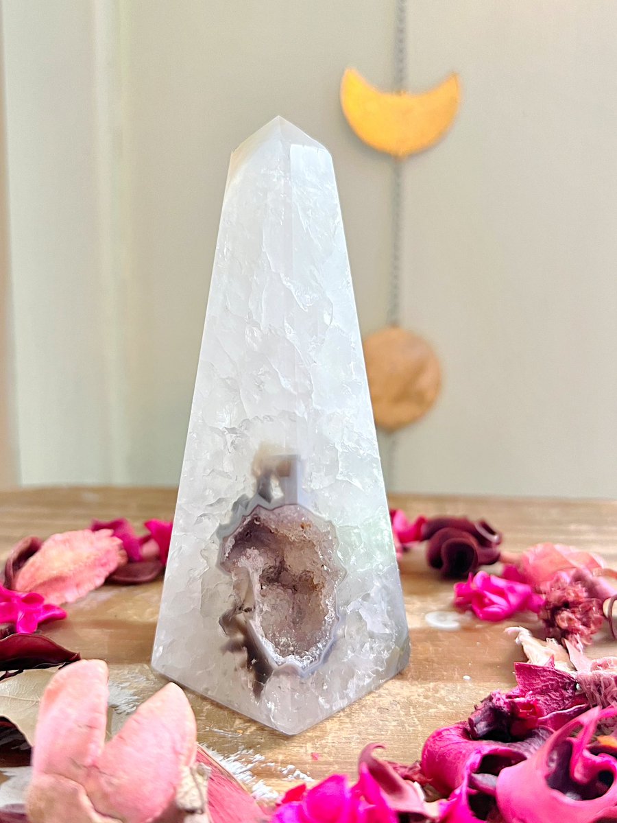 Almost every crystal is still available from last nights update! We had some absolutely incredible babies go up and I’d love to see some find their forever home🥹🫶🏼 VIDEOS🧵⬇️ roseandquartz.com Every purchase comes with free crystals & same/next day ship! 📸: Moss Agate,