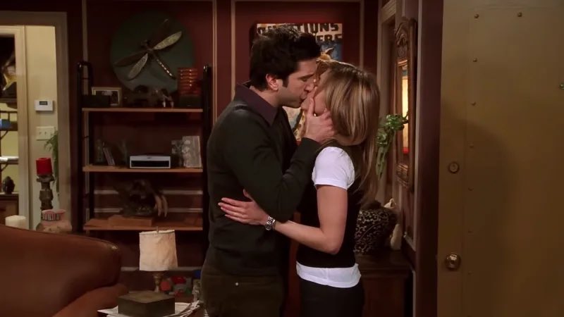 notgwendalupe's tweet photo. this month 20 years ago, the final episode of 'Friends' aired on TV

(1/9) https://t.co/oBLeIlDSyU
