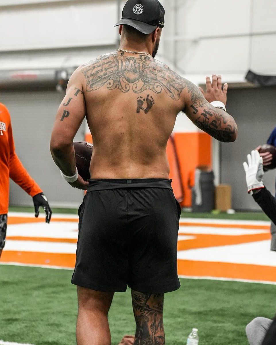Joshua Sánchez on X: "Cowboys QB Dak Prescott got another tattoo for his newborn daughter, MJ. After matching tattoos with his girlfriend, Sarah Jane Ramos, Dak got Baby MJ's footprints tattooed on his back. #DadBod #DallasCowboys https://t.co ...