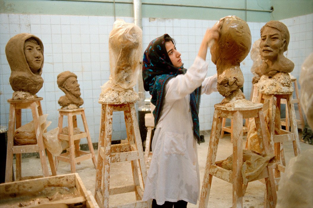 A sculpture class in the newly opened Bahman Cultural Center, to the south of the city. Tehran, Iran 1993. 🇮🇷

📷: Jean Gaumy