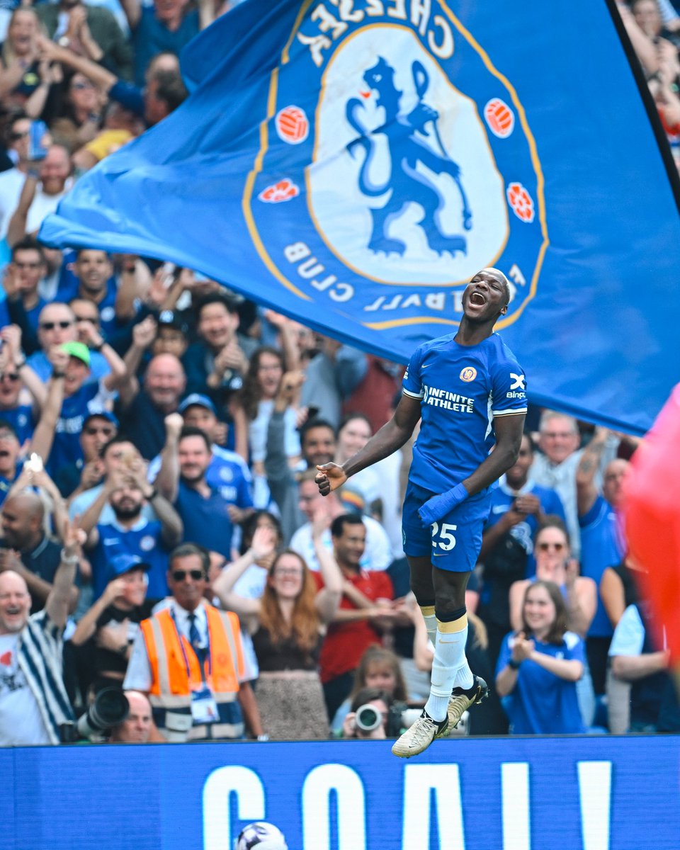An incredible goal from Moises Caicedo puts Chelsea ahead at the break. Half Time: Chelsea 1 - 0 Bournemouth #CHEBOU