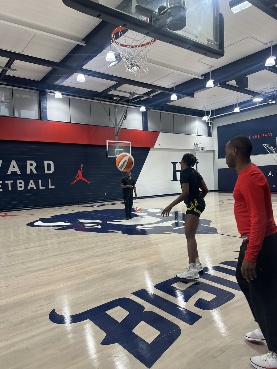 Thanks to the @wnba @seattlestorm for stopping by the Burr for practice yesterday. Good luck the rest of the year!!