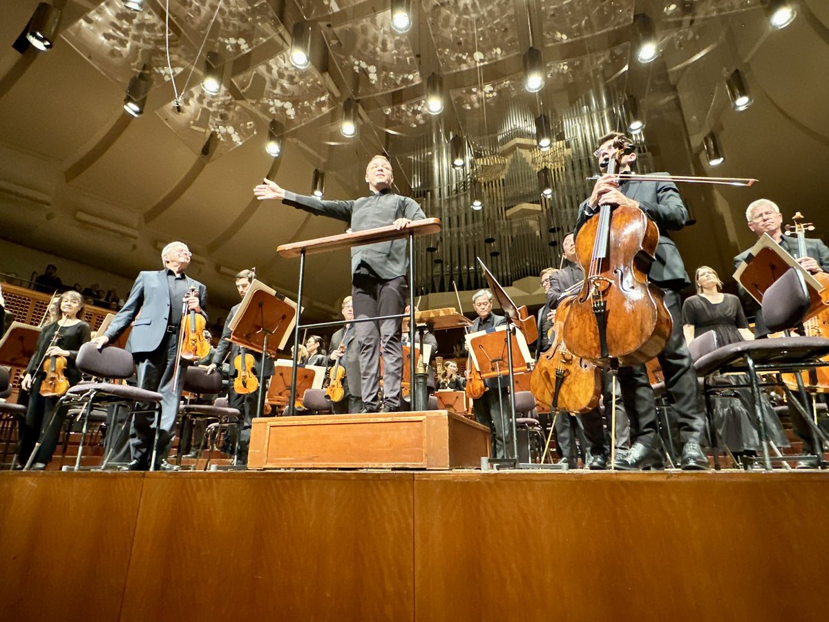 Amazing concert last night by the @SFSymphony featuring violin virtuoso Joshua Bell @JoshuaBellMusic & conductor Ryan Bancroft 🎶