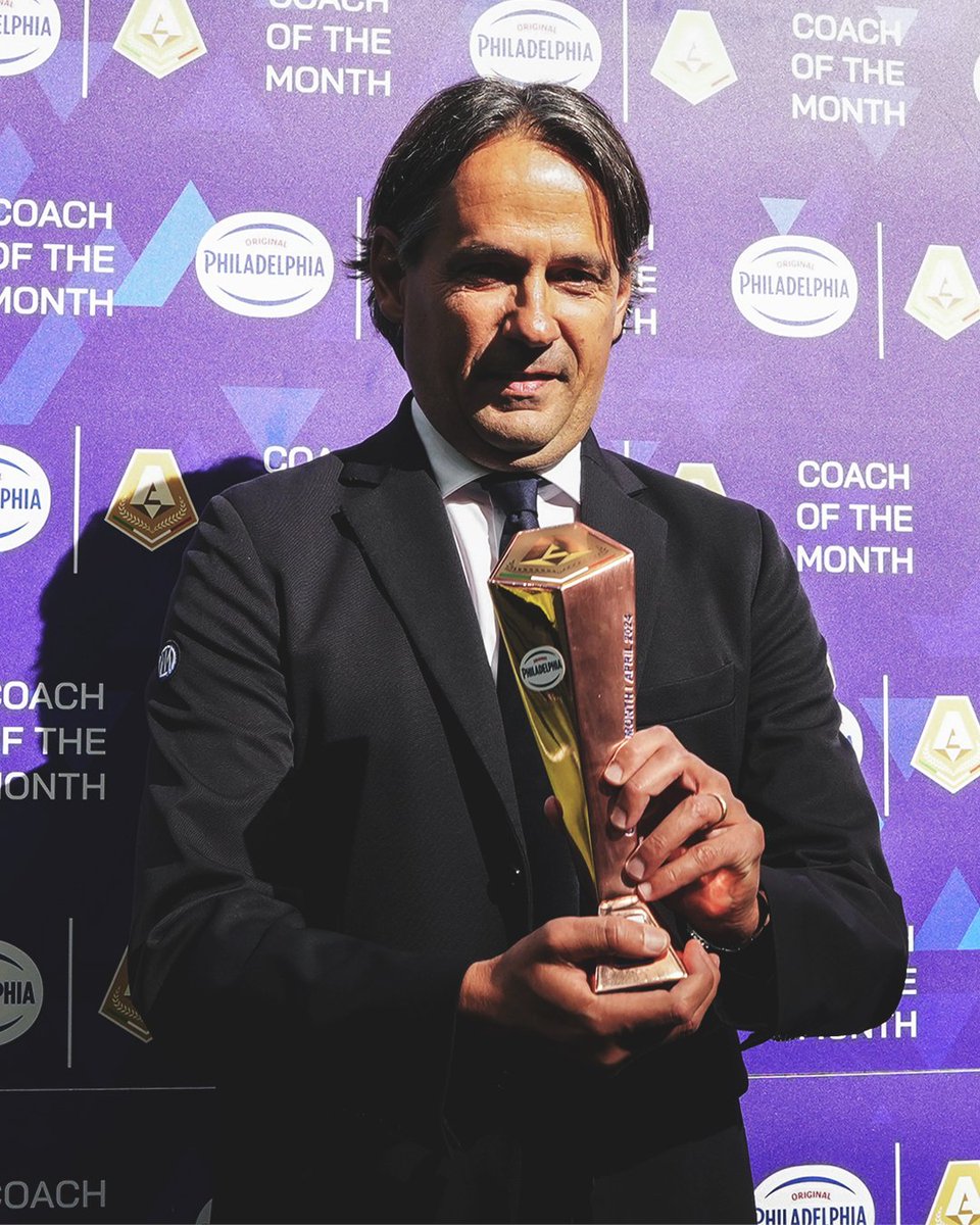 SerieA_ES's tweet image. 👔El Mister Inzaghi recibe el premio al entrenador del mes de abril 👏

#COTM #PhiladelphiaItalia
