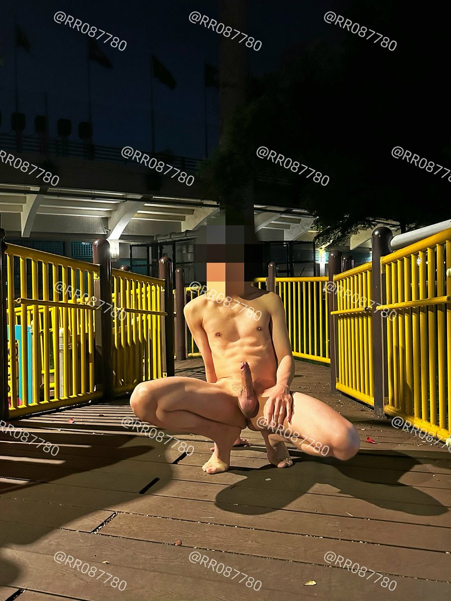 好好拍的場景
很緊張非常刺激的地方
很多不睡覺的阿公阿嬤們都在旁邊運動
後面的運動器材有個阿公再運動
裸友幫忙拍照
一直提醒我後面有阿公
我就說沒關係.走過來再說

下次期待有更好的地點😘