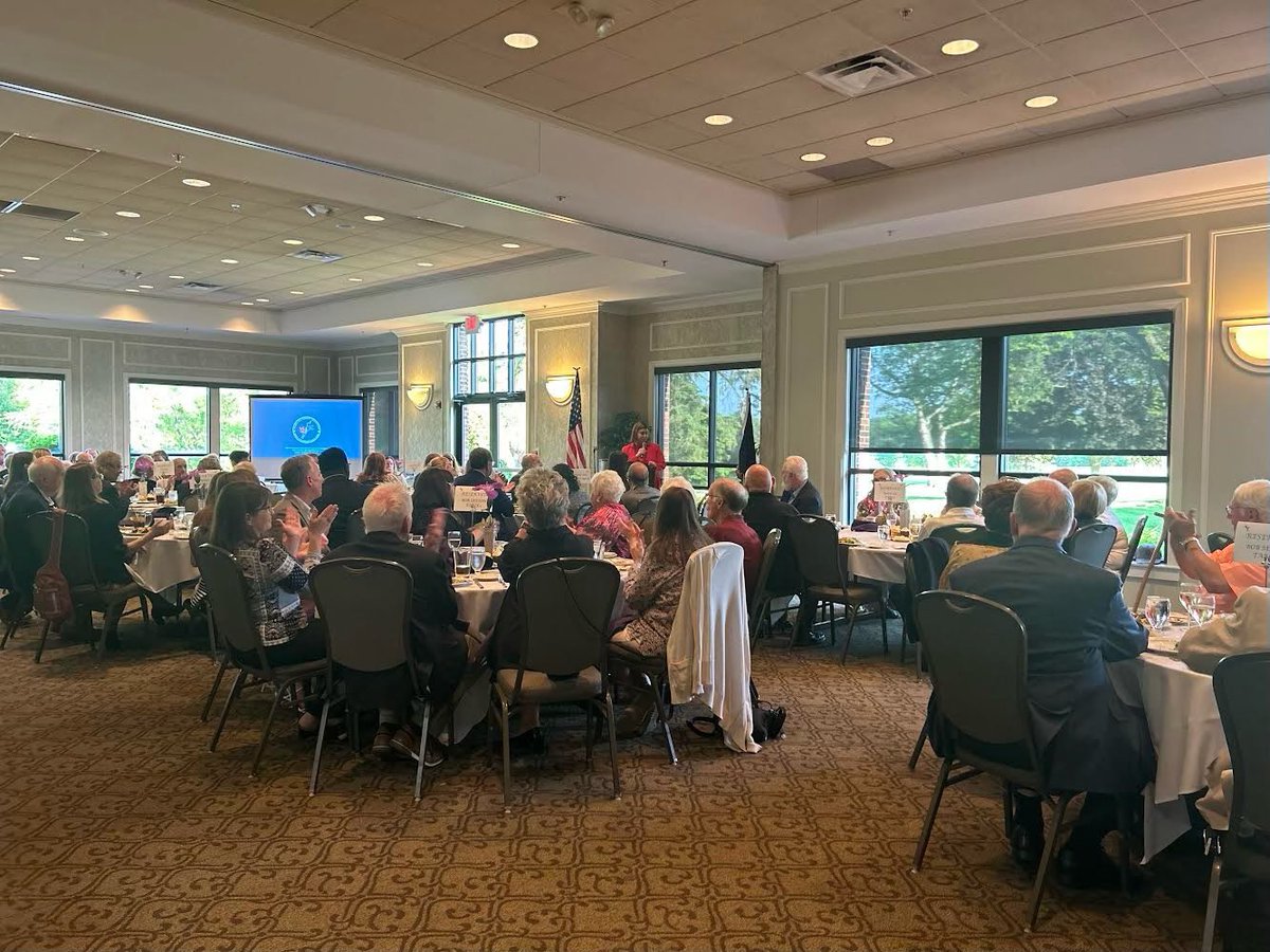 Another great day on the campaign trail! Yesterday, I joined @MichiganDems for their annual Women’s Caucus Luncheon this morning with special guest @DrBiden. Then it was on to Brighton for the annual @LivingstonDems dinner. This dinner always has a huge turnout, and it was