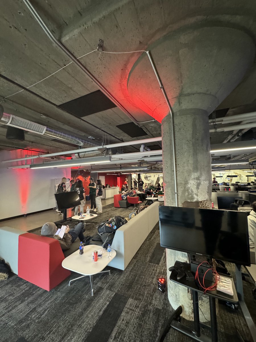 PurdueOverwatch's tweet photo. Our own Bronze Team went to the Queen City Clash LAN event hosted by the amazing @UCEsportsClub! Thank you for having us over🫶
#purdue #esports #overwatch #esportsatpurdue #purduewow https://t.co/ci01TCmWjz