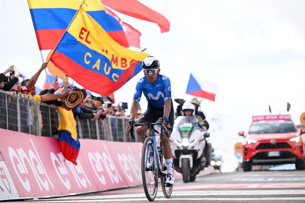 #LaImagenDelDia / El cóndor regresa a sus 34 años, la montaña lo inspira, Nairo Quintana segundo en la etapa reina del Giro de Italia, la alegría de verle regresar. Gran actuación de Einer Rubio 9no en la general. Foto @Gettysport