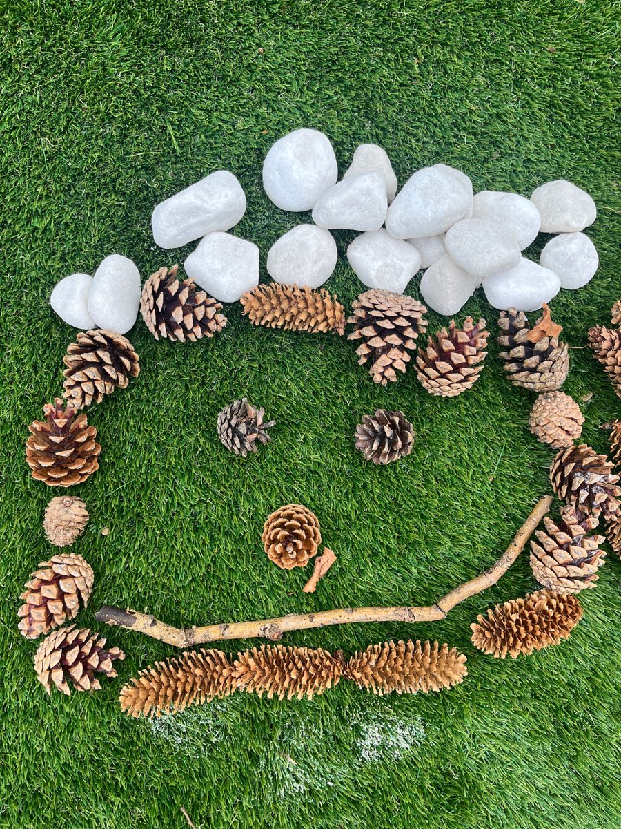 Beautiful land art inspired by Andy Goldsworthy, created this week by children at Mountfield Primary School. #GosforthsWildWeb is all about noticing and enjoying nature near you 🐛🌸🌈😊