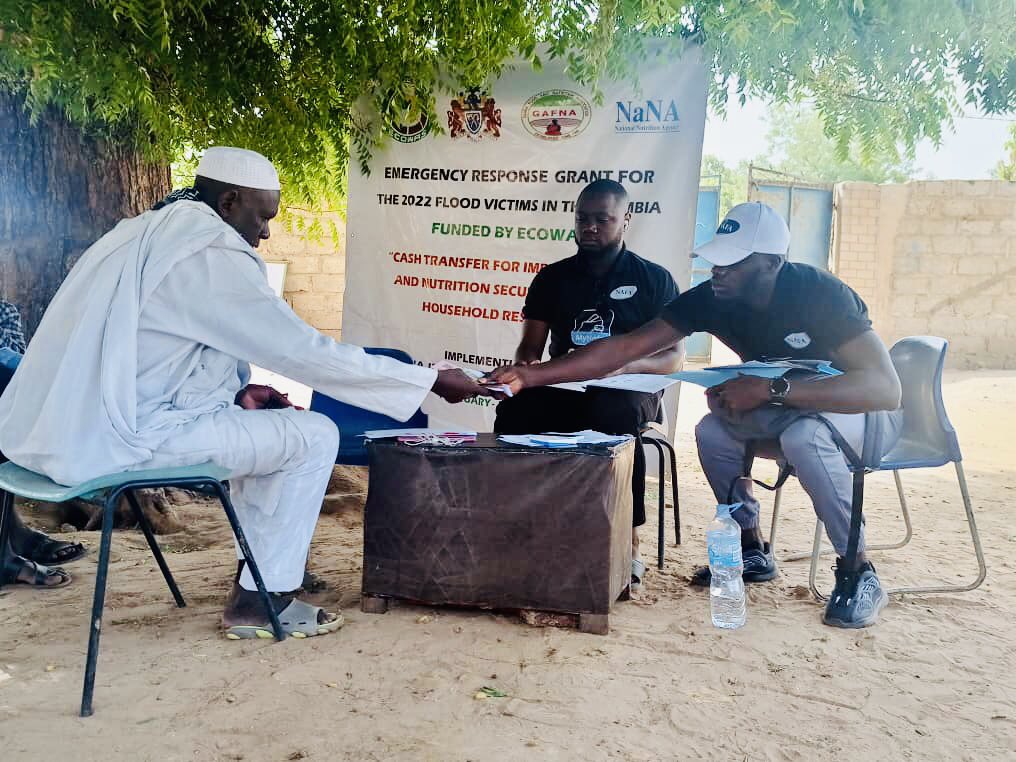 With support from the <a href="/ecowas_cedeao/">Ecowas - Cedeao</a> Commission, NaNA under the <a href="/OVP_gm/">Office of The Vice President - The Gambia</a> and GAFNA have concluded the 1st round of cash transfers to 2022 flood victims. 3140 households received D3195 each accompanied with SBCC on food and nutrition security during emergencies. #TheGambia