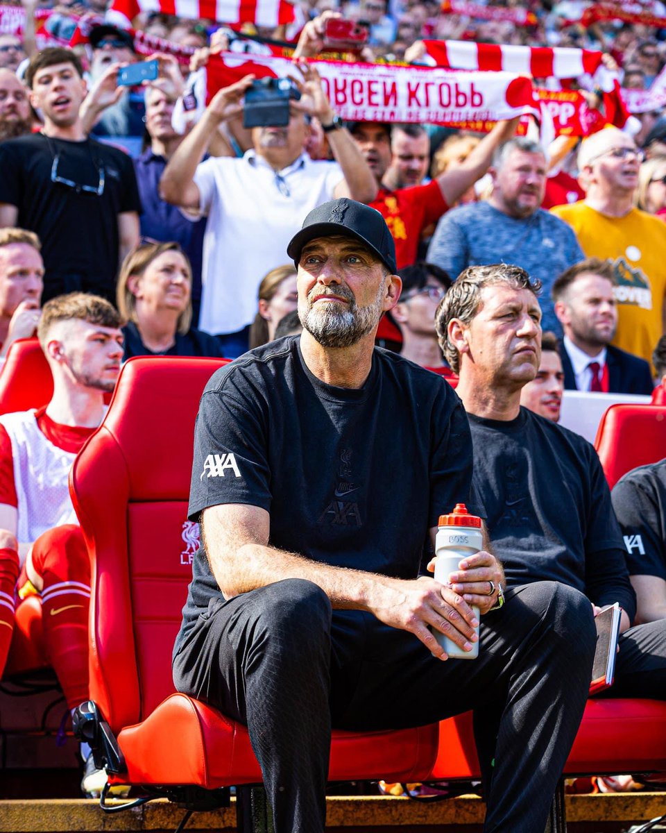 HT Liverpool 2.0 Wolverhampton 

A title is up for grabs today, but the biggest story is Jurgen Klopp’s farewell. His impact on the Premier League is undeniable. He came, he saw, he conquered. He leaves as a legend.

#YNWA #Liverpool #LFC