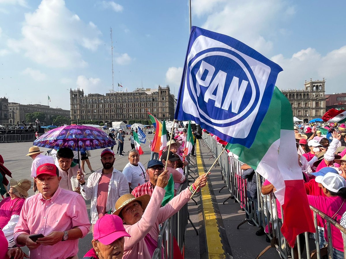lajornadaonline's tweet photo. #LaJornadaOpina 'Marea rosa': caen las máscaras

Caídas las máscaras, se constata que siempre estuvieron en lo cierto quienes denunciaron la actuación mafiosa de @lorenzocordovav y del @INEMexico bajo su mando, la decadencia del #PoderJudicial desde que es dirigido por Norma Piña, la filiación conservadora de la 'marea rosa' y el hecho de que infinidad de membretes de la "sociedad civil" no defienden nada más que la nostalgia de sus dueños por el enriquecimiento a expensas del erario.
https://t.co/hJkoRqNW0G