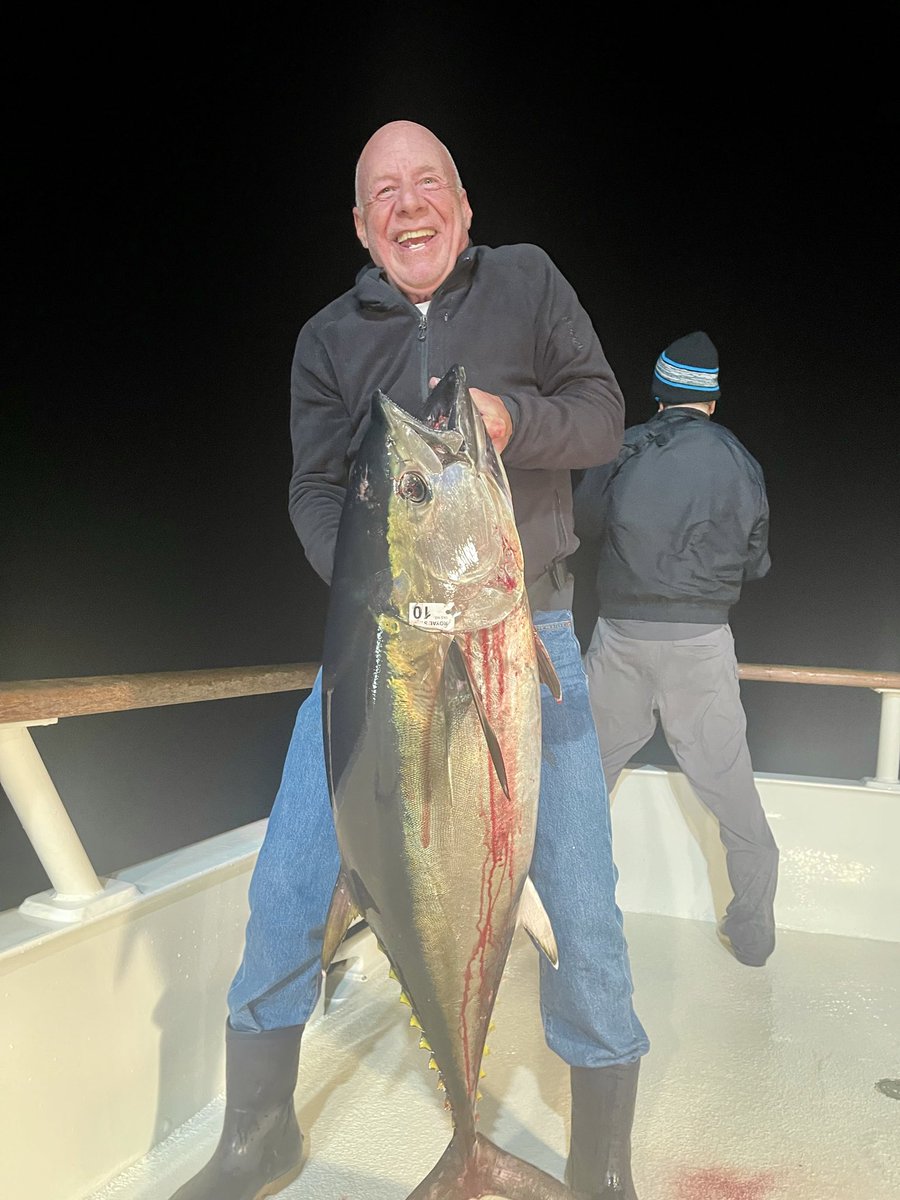 BigWaveCafe2's tweet photo. Fishing for Blue Fin tuna out of San Diego this week. https://t.co/5x5VRDbQI0