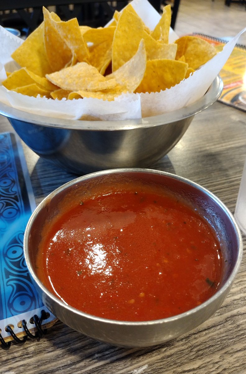 8 min and I still have not touched the chips and salsa.
#SelfControl  in action 💪🏼🔥