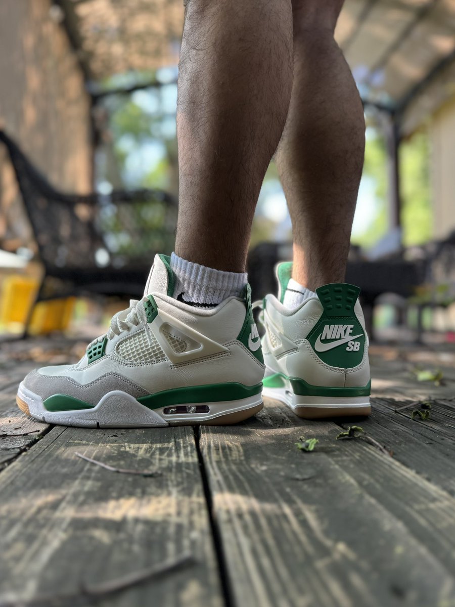 Sunday funday! Time for good food & good company! 💪🏽🙌🏽 

📸 #kotd Air Jordan 4 SB “Pine Green” 

#May #May2024 
#NIKE #snkrsliveheatingup #SNKRS #KOTD #NIKE #SNKRSKickCheck @nike @Jumpman23 #Retro #Jordan4 #SB #pinegreen #ootd