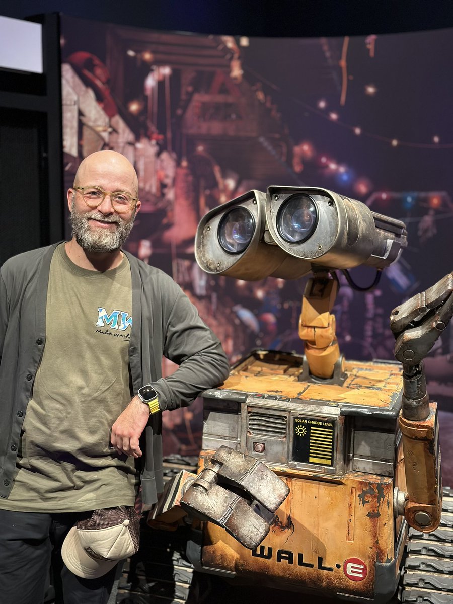 Fotomaf's tweet photo. Con mi personaje de Pixar favorito ¿cuál es el tuyo? #ScienceOfPixar https://t.co/Jg35tJHL8x