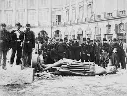 Hace 153 años un 18 de marzo de 1871, artesanos y obreros, en la ciudad de París, tomaron en sus propias manos la dirección de la revolución, durante 71 días, se atrevieron a enfrentar el monopolio del gobierno dirigido por una vieja sociedad burguesa VIVE LA COMUNA  #ComunaONada