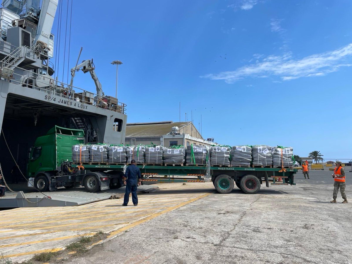 Navy Lookout (@navylookout) on Twitter photo .<a href="/RFACardiganBay/">RFA Cardigan Bay</a> delivering 🇺🇸US troops working on the pier off Gaza (via landing craft from her well deck).
First 🇬🇧UK aid packages have been shipped via the pier from Cyprus. .<a href="/RFACardiganBay/">RFA Cardigan Bay</a> delivering 🇺🇸US troops working on the pier off Gaza (via landing craft from her well deck).
First 🇬🇧UK aid packages have been shipped via the pier from Cyprus.