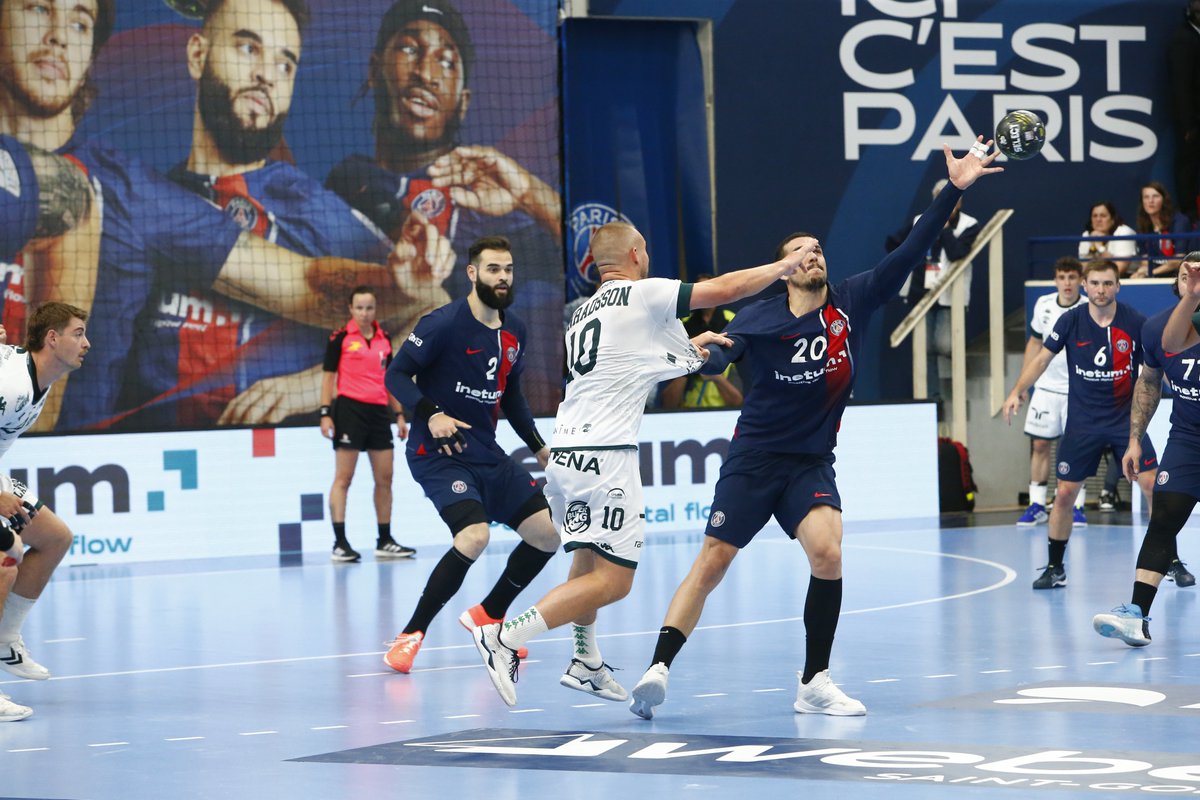 psghand's tweet photo. 44' : Le dernier quart d'heure approche ! (22-22) #PSGNIM https://t.co/SenlvsBPq1