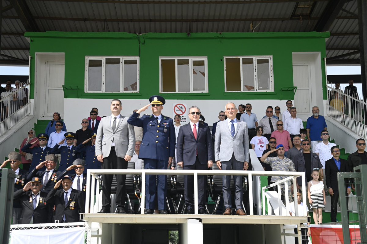19 Mayıs Atatürk'ü Anma, Gençlik ve Spor Bayramı dolayısıyla Kent Protokolümüz ile birlikte Cumhuriyet Meydanı'nda düzenlenen çelenk sunma töreninin ardından Anamur Atatürk Stadyumu'nda gerçekleştirilen kutlama programına katıldık.