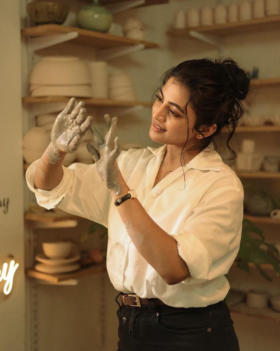 anandhikayaloff's tweet image. Life is an art make it your masterpiece ❤️

#anandhi #kayalanandhi