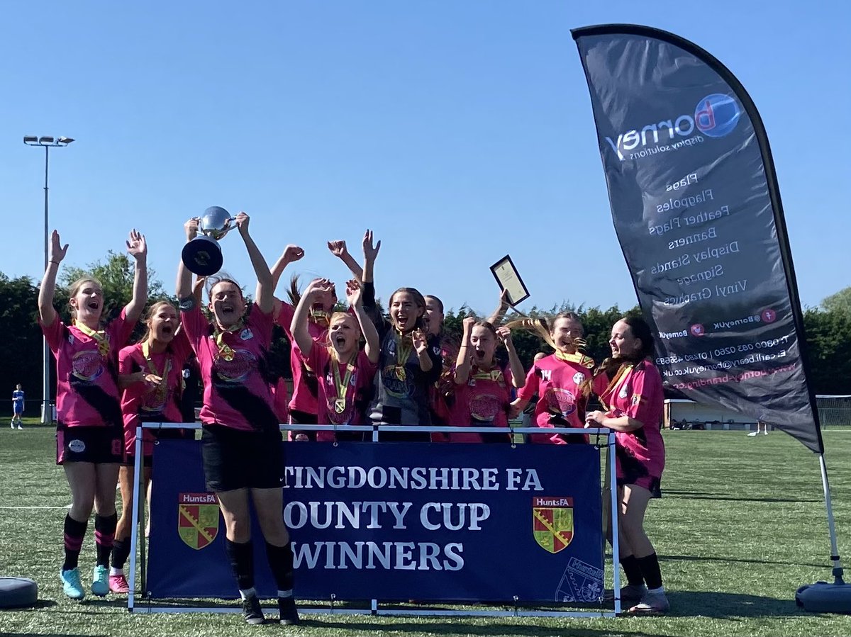 What an amazing end to our County Cup Finals…today @GirlsUnitedFC1 u16 edged @HuntersTownFC u16 6-5 in an incredible game @yaxleyfc thank you to @BorneyUK for supporting all of our Youth County Cups!!