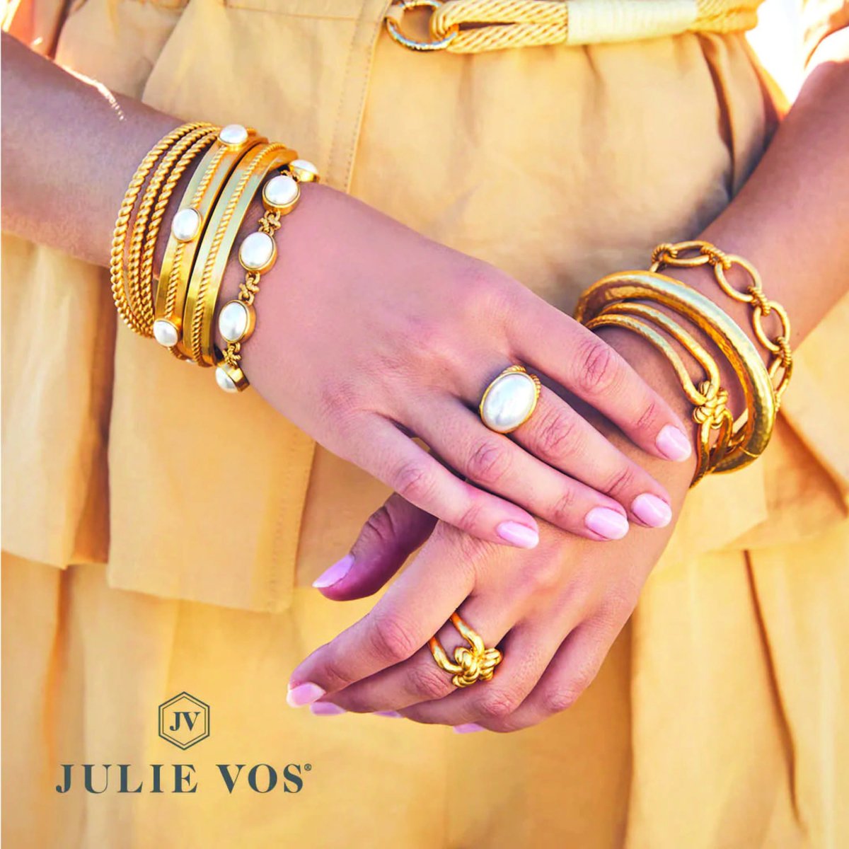 A pearlescent #ArmParty, featuring new jewels from the Nassau Collection by #JulieVos at #AlexandersJwlrs 💛

#PearlJewelry #StatementJewelry #PopofPearl #SpringStyle
