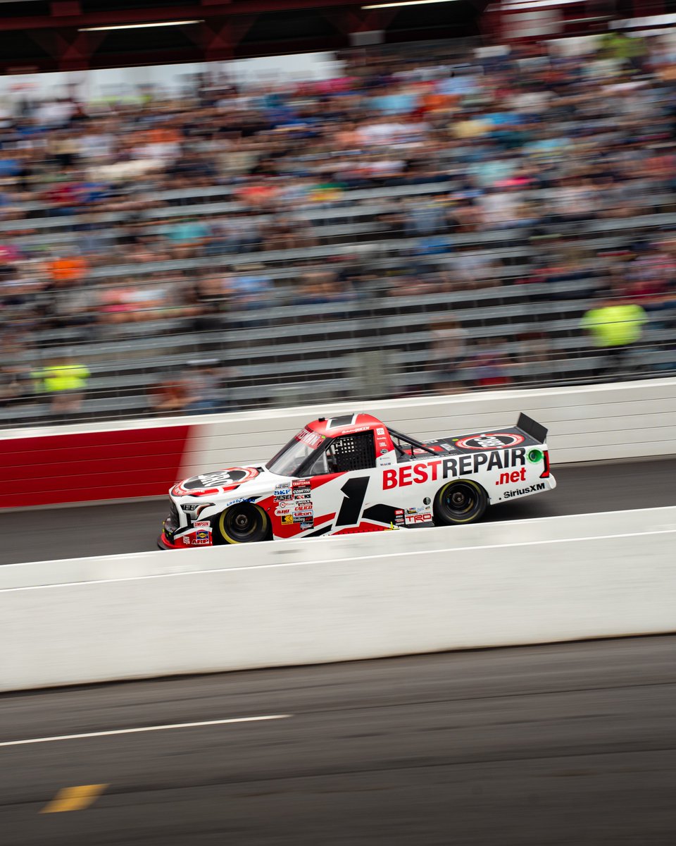 TRICONGarage's tweet photo. It took @03Butterbean only 30 laps to make it back into the Top-10. 🤯 https://t.co/xV17dpdl6o