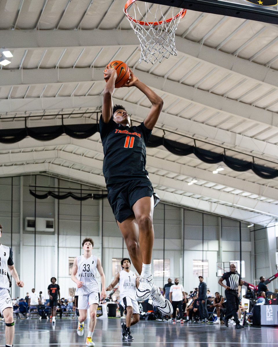 Some @madehoops DMV Live Sunday AM notables: ‘24 Daye Kaba-@NewHeightsNYC ‘24 Relja Vranesevic-@6thBoroHoops ‘25 Caleb Gillus-@TTO17uNational ‘25 Bennett Kayser-@mbcgrassroots ‘25 Ore Odutayo-@NERevolt ‘25 Chidi Nwosu-@GoTeamSpartans ‘26 Qayden Samuels-@TTOBasketball