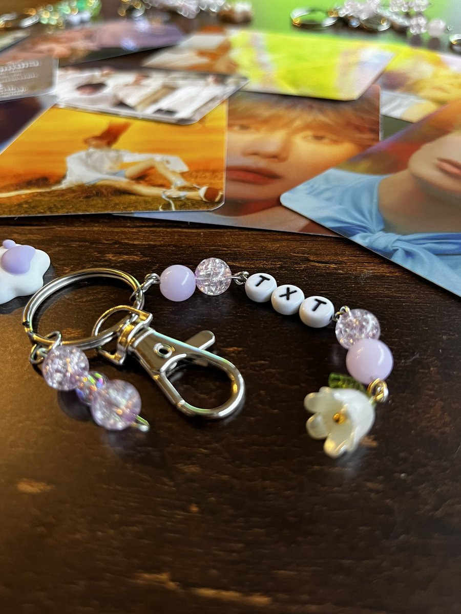 crystalclear_co's tweet photo. here is a preview of our freebies for txt’s houston and dc concerts!! 

#투모로우바이투게더 #TOMORROW_X_TOGETHER #TXT #ACT_PROMISE #TXT_TOUR_ACTPROMISE https://t.co/kAuFcfVas8