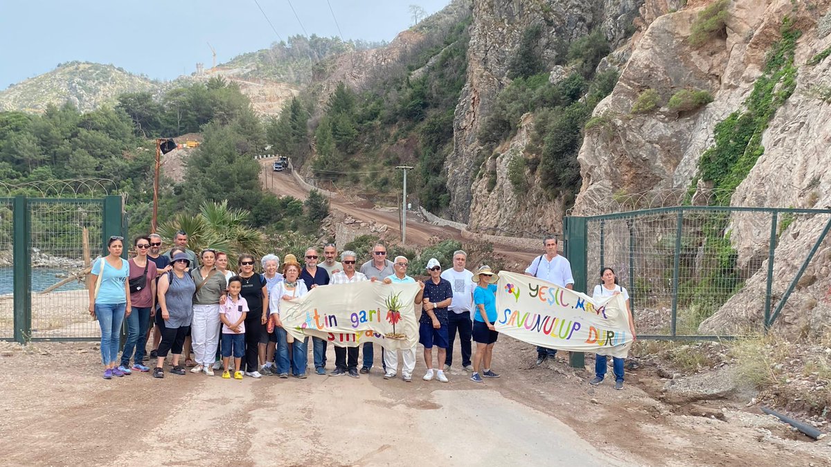 Muğla’da Marmaris Kent Konseyi ve Marmaris Ekolojik Mücadele Komitesi üyeleri, Sinpaş tarafından Milli Park’ta otel ve devre mülk projesinin inşaat yasağına rağmen devam etmesiyle ilgili açıklama yaptı.