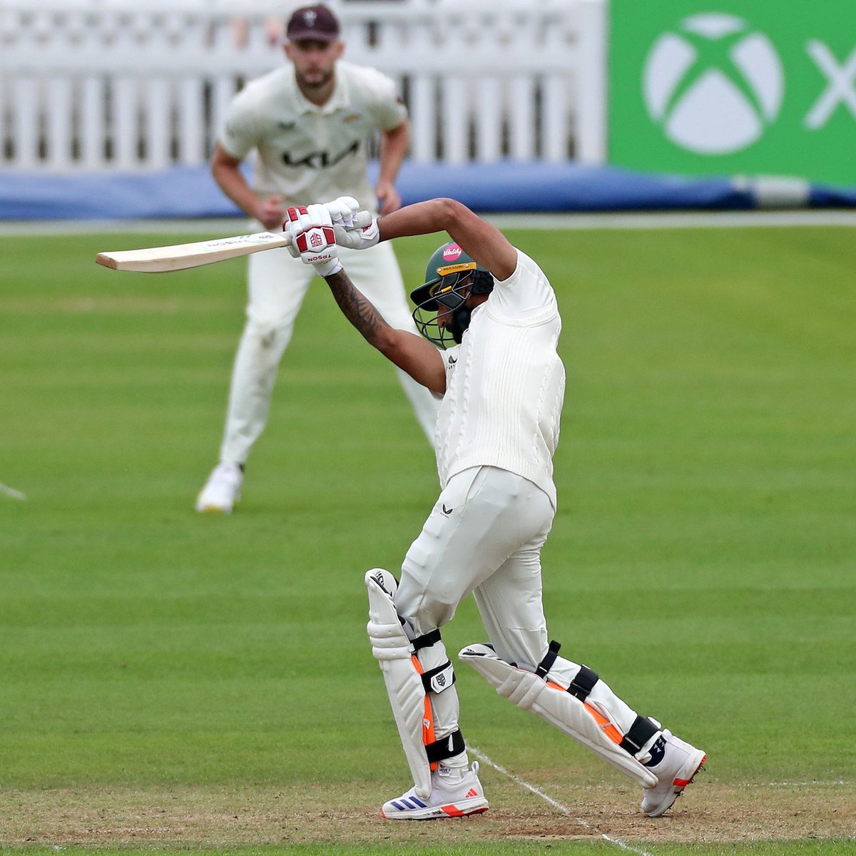 A 50 partnership between @gibbon_ben and @yadwinder123. A solid effort for the final wicket 👊 Worcs 225/9