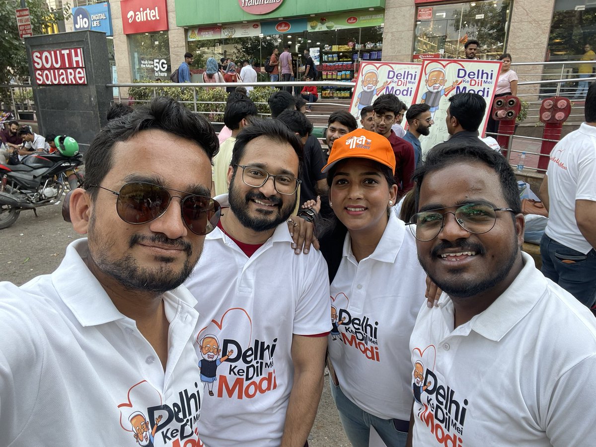 Met with two of my favourite celebrities @indiantweeter bhaiya and @PoddarVaishali ji along with @Kushguptaa bhai today at the #DelhiKeDilMeiModi campaign 😇🫶🏻💕