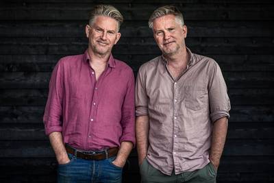 Peter en Erik werden als tweeling gescheiden en vonden elkaar na 17 jaar: ‘Deel van mijn jeugd is gestolen’ dlvr.it/T762q0