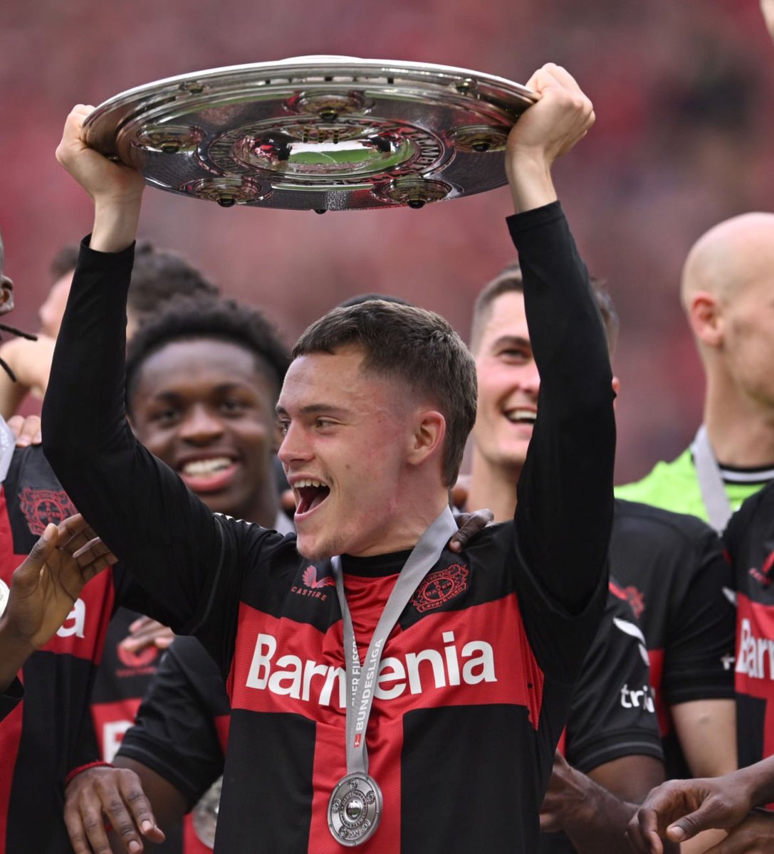 Que injusticia para Foden y Wirtz que probablemente estén haciendo la temporada de sus vidas y que el balón de oro lo gané Bellingham por goles de rebote o Vinicius por su campaña del racismo.

El poder del marketing del Real Madrid.