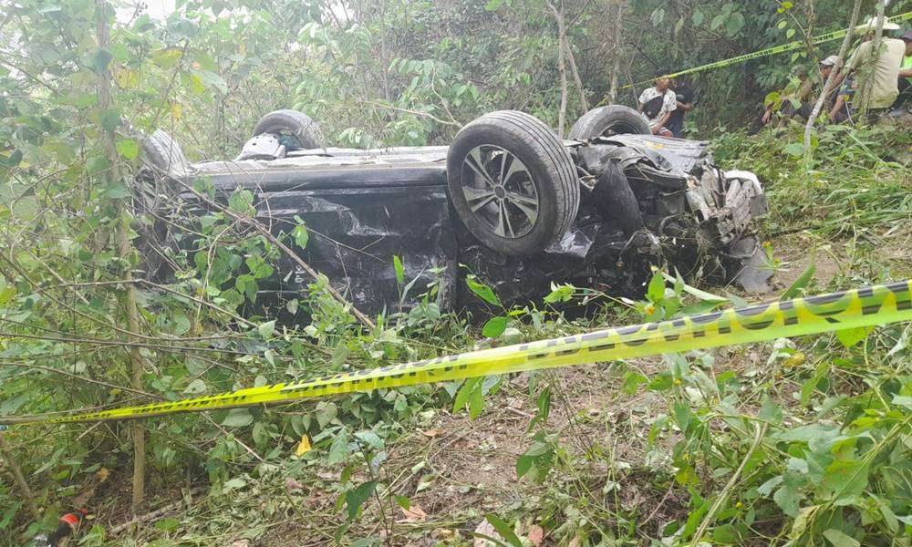 #RELEVANTE🗣️ | Camioneta cae a barranco en “La Garganta del Diablo”, entre #Puebla y #Veracruz y el saldo es de dos muertes y tres lesionados de gravedad. elpinero.mx/camioneta-cae-…