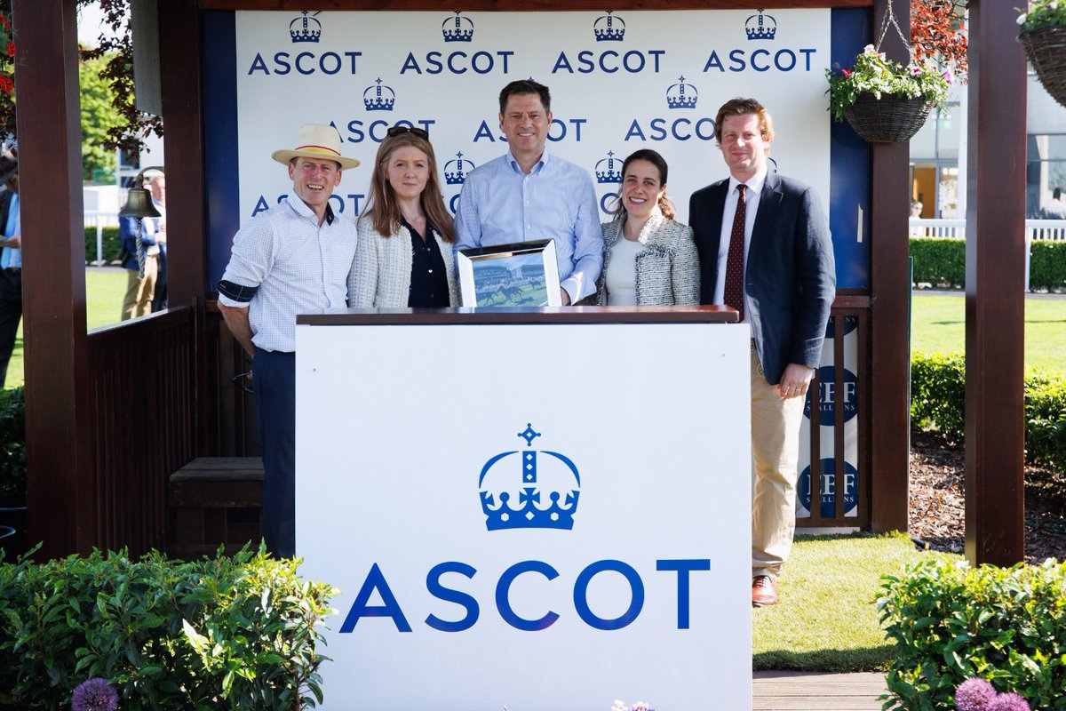 Chicago Critic wins the Royal @Ascot Trials at Naas Handicap for trainer @JohnnyMurtagh and jockey @BenCoen2 🏆