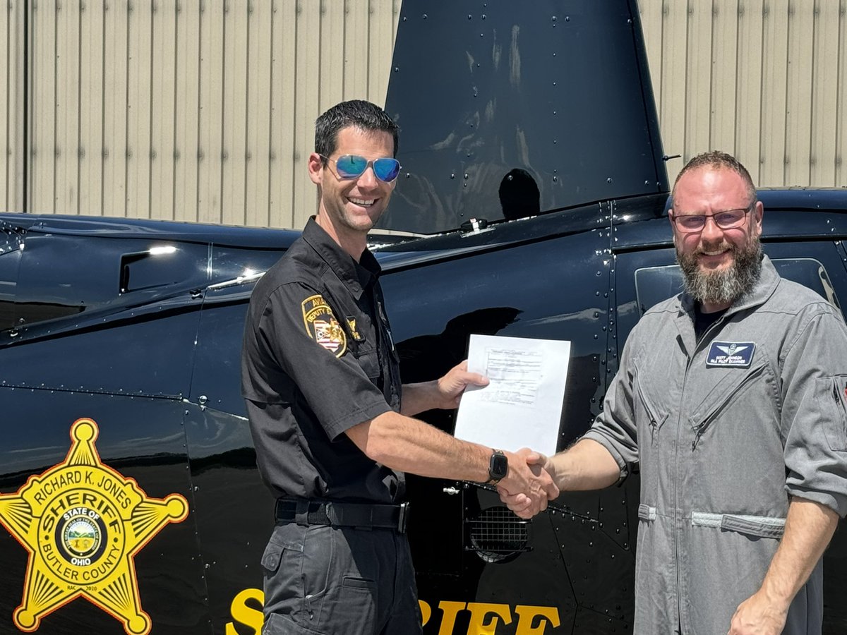 Congratulations to Sgt. Steve Poff of the Butler County Sheriff's Office - Ohio to whom I issued a Commercial Helicopter Certificate today. 🫡👮‍♀️🚁👏🏻 @butlersheriff