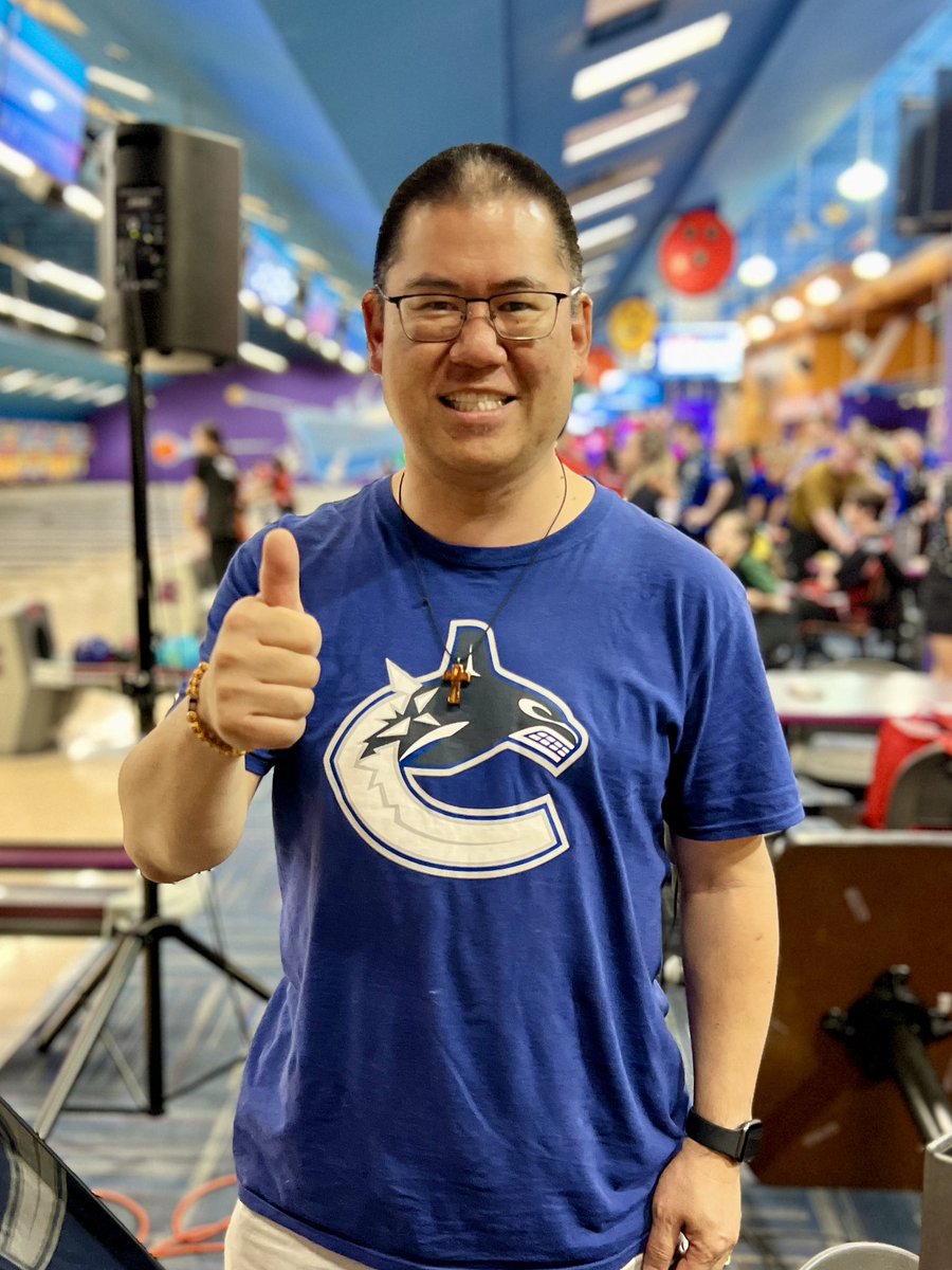 Back at the alley today for the final day of competition (singles) and repping the #Canucks as always. Hard to face Team Alberta this morning though. 😉