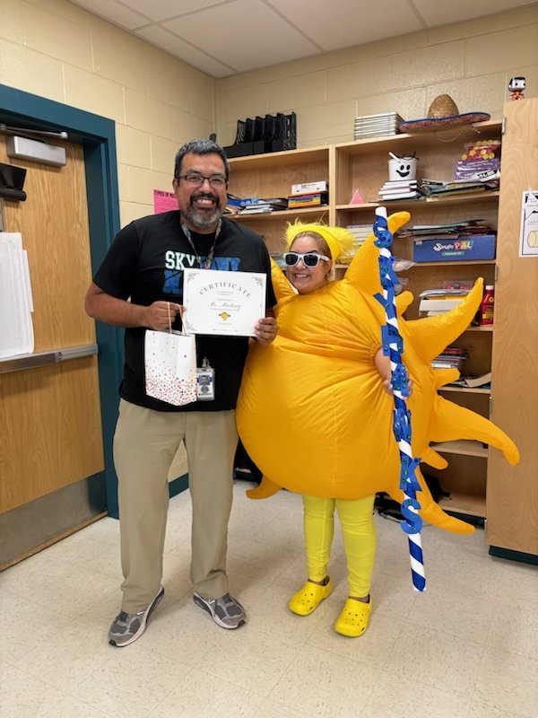 Congratulations to our @NISDStinson Teacher of the week, Math Teacher and Department Coordinator, Abel Martinez. We are so proud 👏 of your contributions and leadership and wish you all the best in the future. @stinsonprincess #Skyhawkpride @nisdmsmath @MVISD