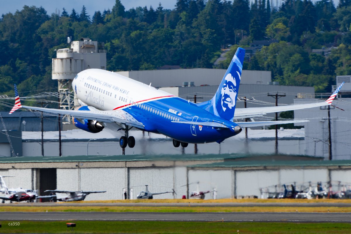 Latest @AlaskaAir 'Honoring those who serve' @BoeingAirplanes 737-8 N806AK departed Boeing Field on a B2 flight this morning.