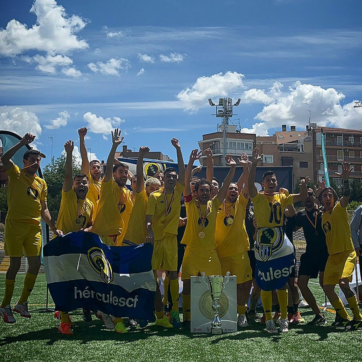 QUE SÍ!!, QUE SÍ!!. LA COPA YA ESTA AQUÍ!!

🏆CAMPEONES por quinta vez en 8 temporadas, de la Liga Nacional de Fútbol para Deportistas con #paralisiscerebral y #dañocerebraladquirido

No está nada mal. Verdad?

💙 #poderhércules
🤍 #machohércules