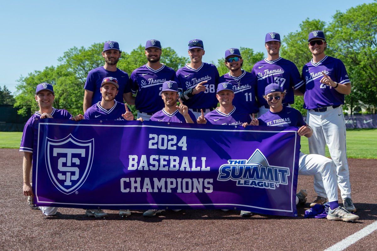 TommieBase's tweet photo. What a senior day! 💜☝️

#RollToms https://t.co/Vm36jk8VFM