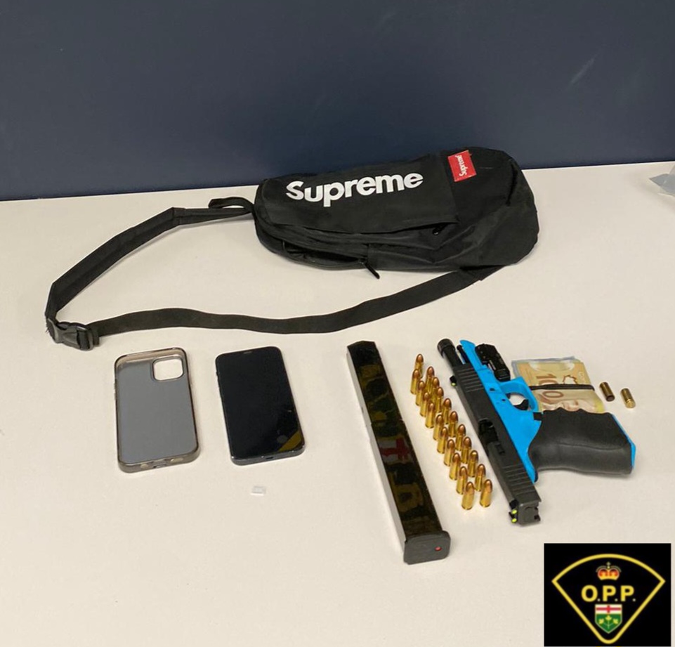 Early Sunday morning at #Hwy400 SB near Lloydtown Aurora Rd #OPPHET and #OPPCanine officers stopped a vehicle going 133 kph in an 80 kph zone 19 yr old male from Toronto was arrested and charged with multiple firearm offences and fail to comply with release order #AuroraOPP ^tk