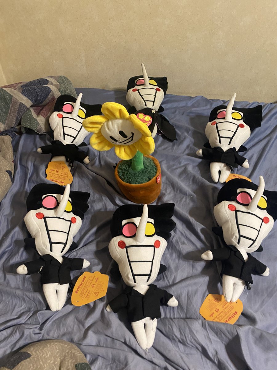 Omega Flowey: NO!! STOP!! YOURE SUPPOSED TO OBEY ME!!! 

the six spamton plushies