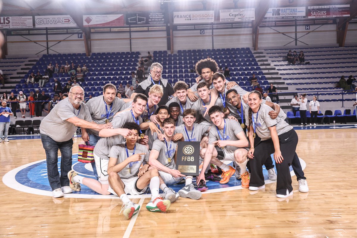 🏆 VOS CHAMPIONS DE FRANCE U18 🏆

Félicitations aux joueurs, staff, accompagnateurs, pour cette superbe épopée ! 🔥

#CBFAMILY #AcadémieGautierCB @GautierFrance