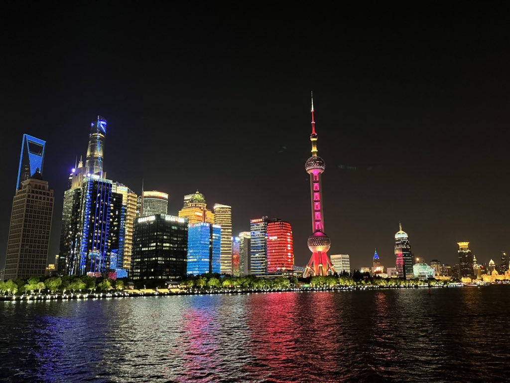 Speaker tour final day: 🇨🇳Shanghai is one of the world's major centers for finance, business and economics, research, science and technology, manufacturing, transportation, tourism and culture

Intense programme on #prostatecancer 3 lectures, 1 meeting visiting old friends