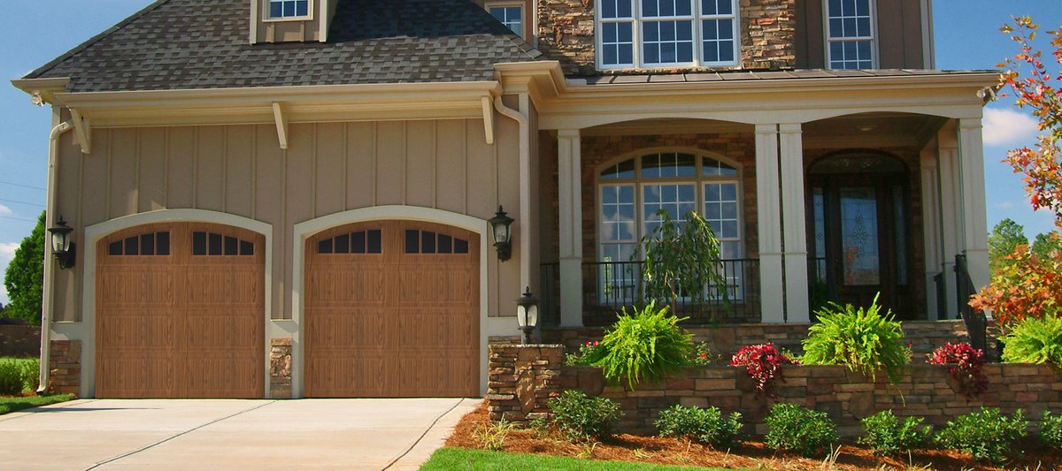 JVGarageDoor's tweet image. Update your home's curb appeal with a new garage door!  There are countless numbers of options. 
#CurbAppeal #DoorLink #Clopay #GarageDoorInstall

Call or text us for more information
816-516-8872
jvgaragedoor.com