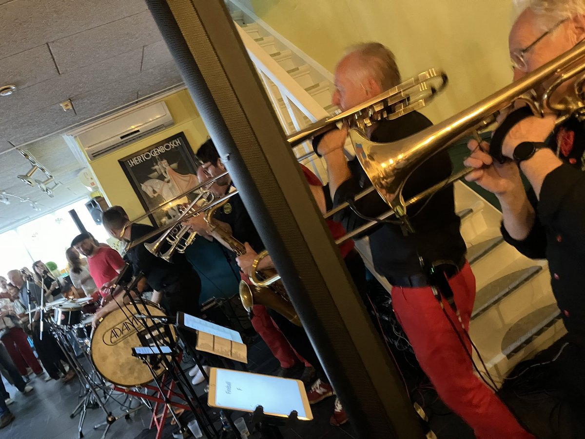 EikoSmid's tweet image. #Pinksteren; na feesten in #Halder @gem_StmGestel ook genoten van #jazzinduketown 🎶🎶 @shertogenbosch met oa. benjamin herman én “We heur ik” band uit ons dorp Den Dungen.   Fijn weekend!