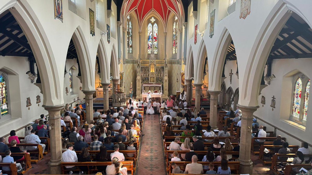 Today, at Pentecost, we celebrated our Y3 pupils receiving the Sacrament of the Eucharist. Such a wonderful occasion for our whole community. We are really proud of the children who made their First Holy Communion. @stjohnboscoca #firstholycommunion #teamstmarys